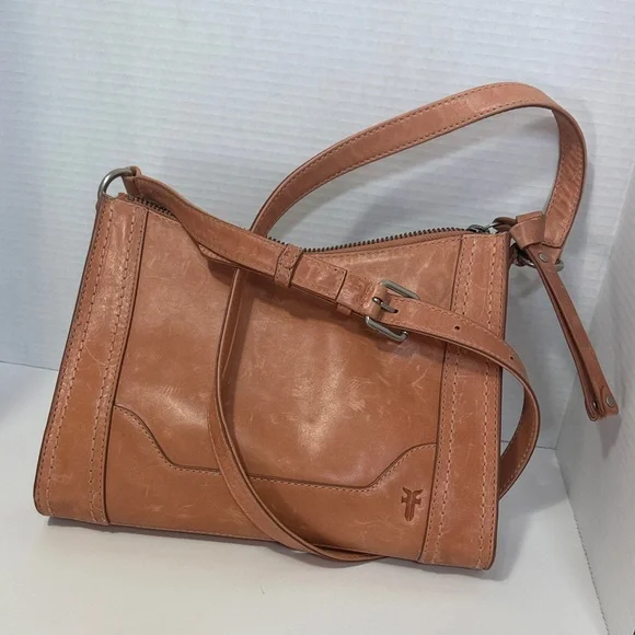 Elegant Tan Leather Shoulder Bag - Picture 1 of 7